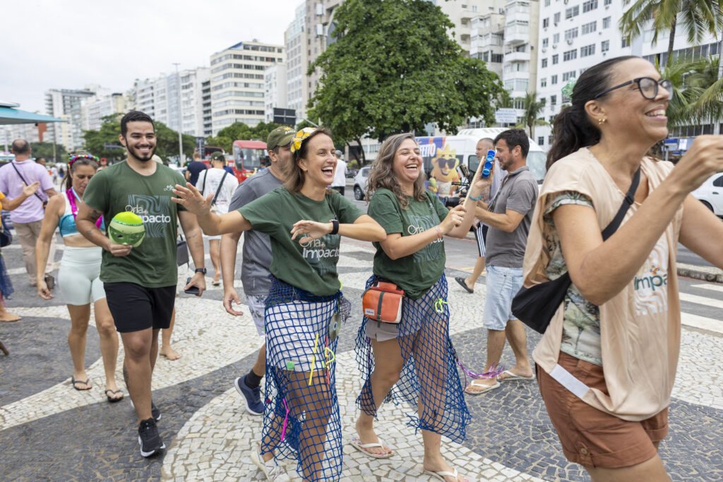 Orla Rio leva Reciclobloco para o calçadão e transforma reciclagem em Carnaval 7
