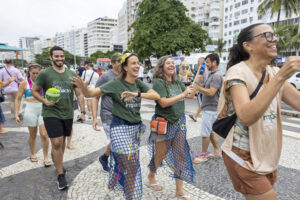 Orla Rio leva Reciclobloco para o calçadão e transforma reciclagem em Carnaval 7