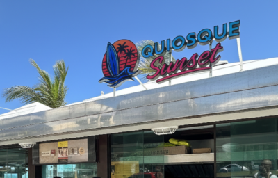 Quiosque Sunset entra no jogo: Super Bowl 2026 com petiscos pela metade e Corona gelada na orla da Barra