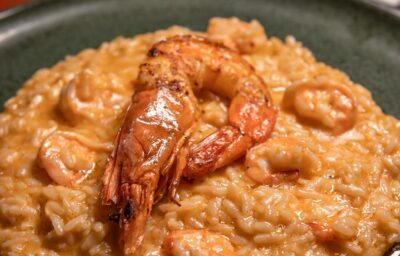 Quiosque Amor: risoto de camarão com limão traz sabor italiano para a orla de Copacabana