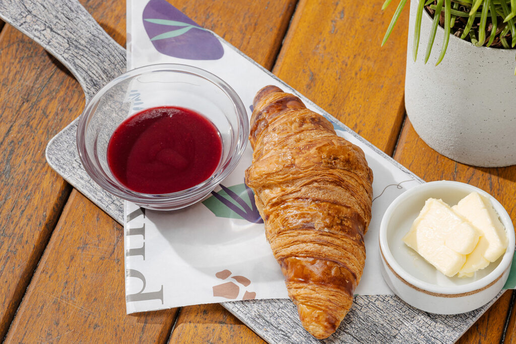 Tropik participa do Breakfast Weekend com café da manhã à beira-mar