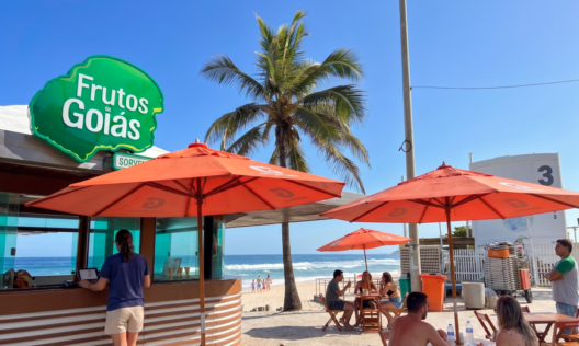 Frutos de Goiás estreia na Barra da Tijuca e leva sabores artesanais para novo quiosque no posto 3 3