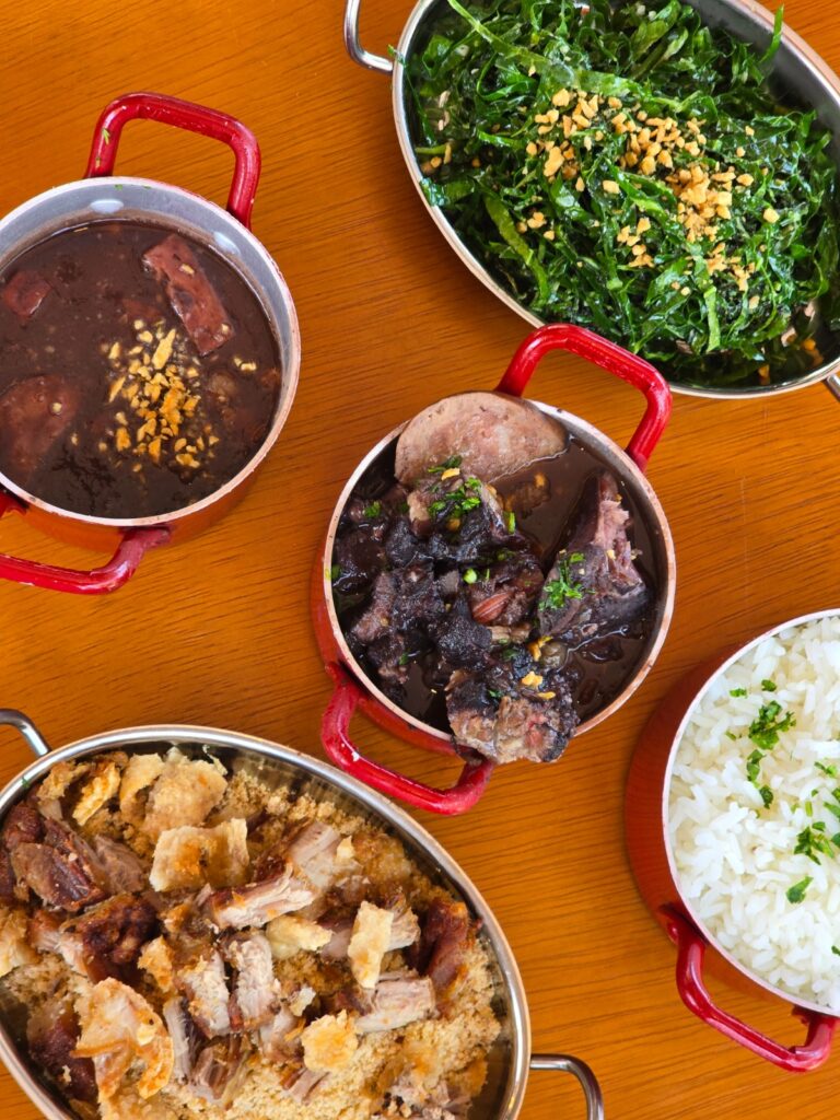 Sextou no Coisas de Bamba: feijoada a partir das 12h vira novo ritual em Copacabana 1