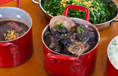 Sextou no Coisas de Bamba: feijoada a partir das 12h vira novo ritual em Copacabana