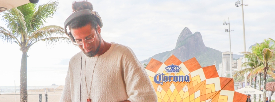 Sunset Corona Cero começa nesta semana na orla com música ao vivo e brindes especiais