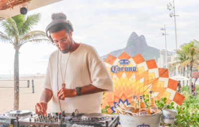 Sunset Corona Cero começa nesta semana na orla com música ao vivo e brindes especiais