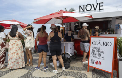 H&M entra nos últimos dias de ativação em quiosque temático da orla carioca