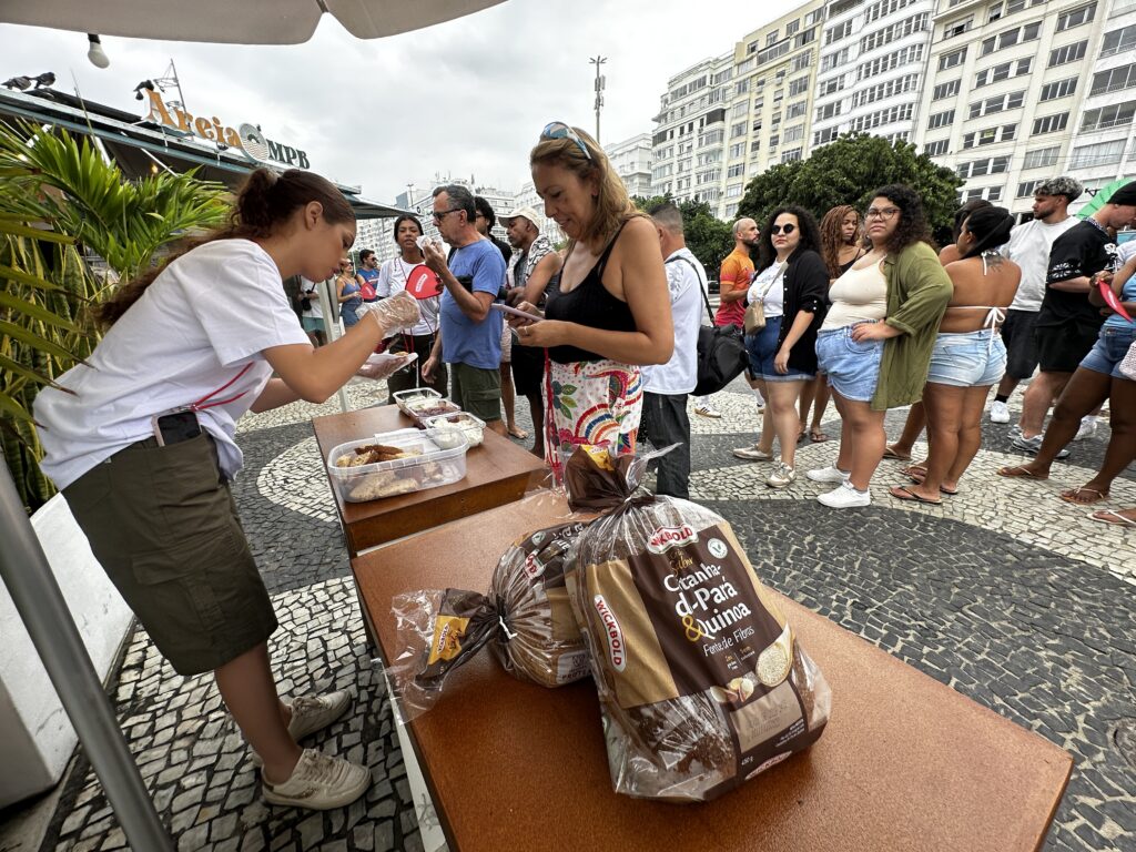 Último fim de semana para aproveitar degustações e brindes da Wickbold na orla