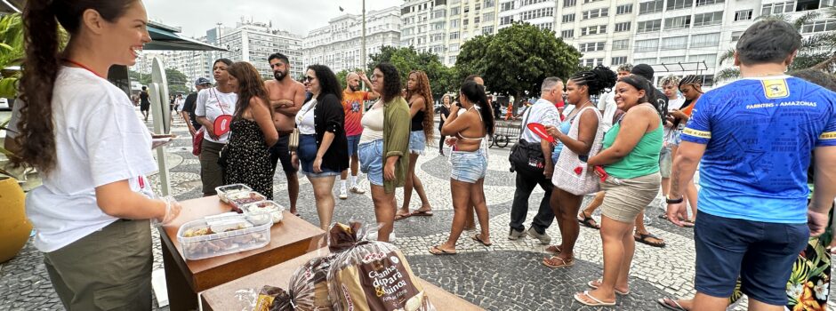 Wickbold transforma quiosque da orla em ponto de degustação e brindes em Copacabana