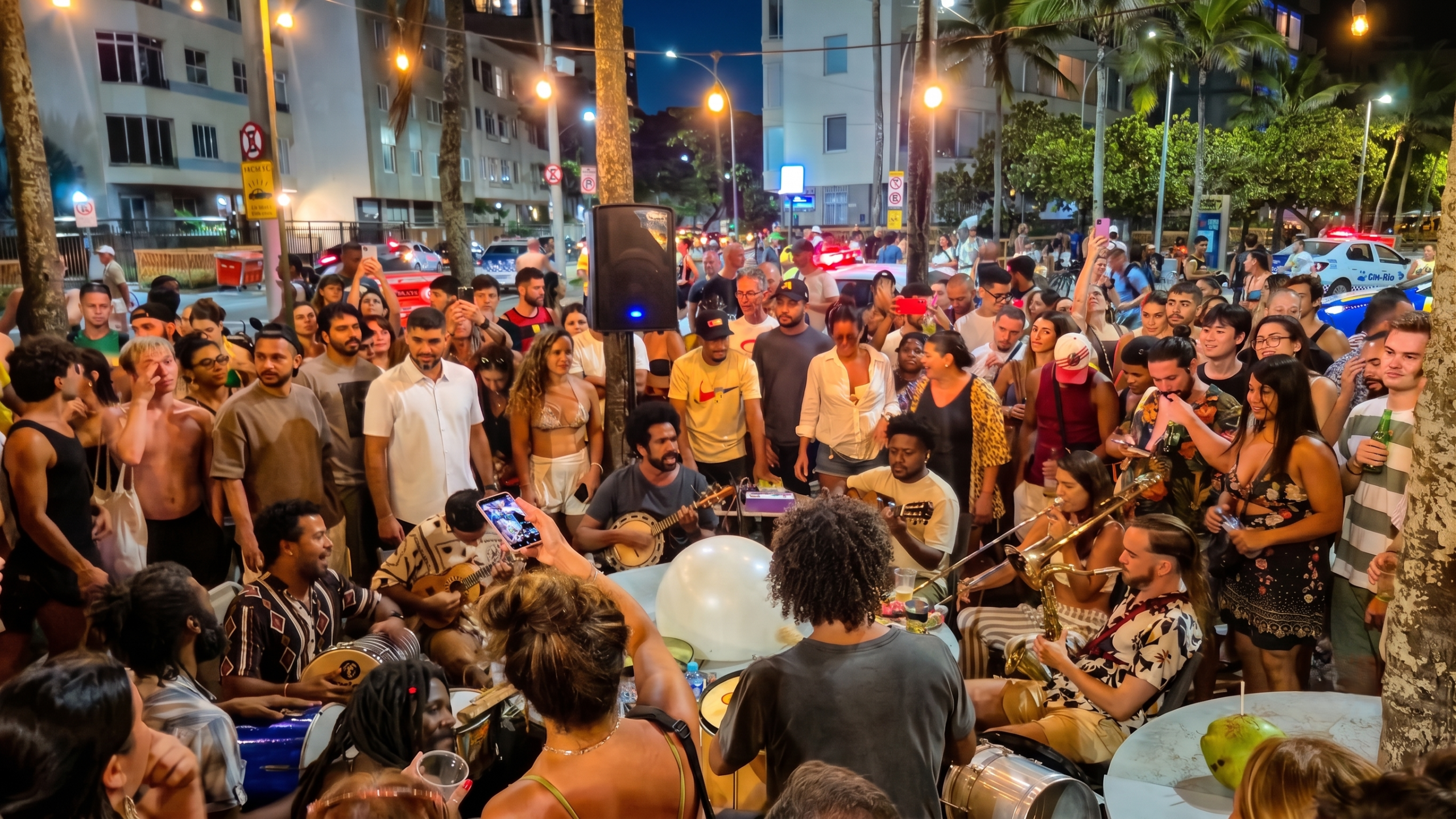 Alalaô Kiosk apresenta edição escpecial Samba do Orelhão no Arpoador