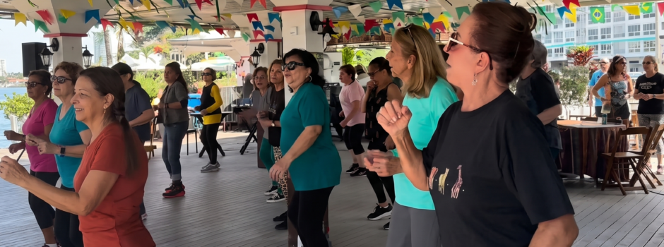 Quiosque Santa Clara: Aulas coletivas do Projeto "Dance na Orla" em Copacabana