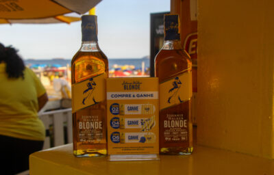 Johnnie Walker entra no clima do Rock in Rio com brindes exclusivos na orla