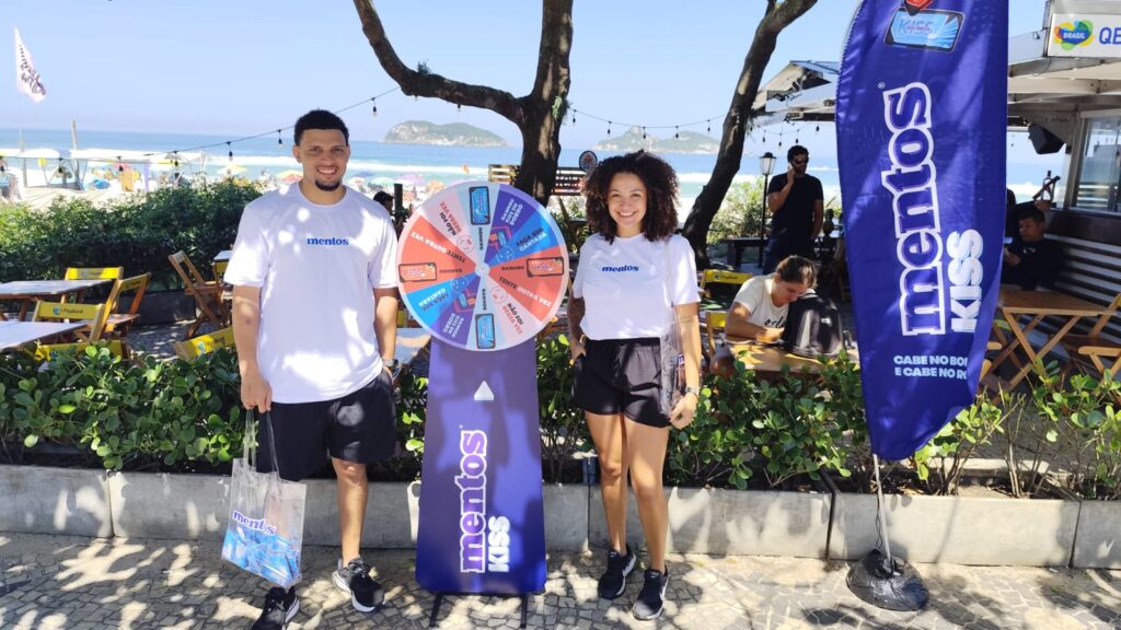 Na temporada de shows, Mentos Kiss transforma a orla carioca em ponto de novas conexões