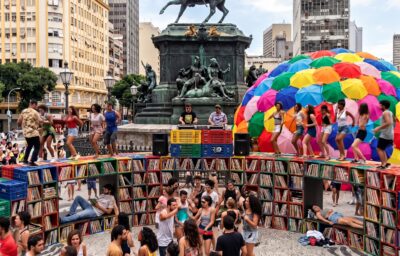 Alalaô Kiosk leva a cultura da praia para o centro do Rio na Semana de Arte do Rio