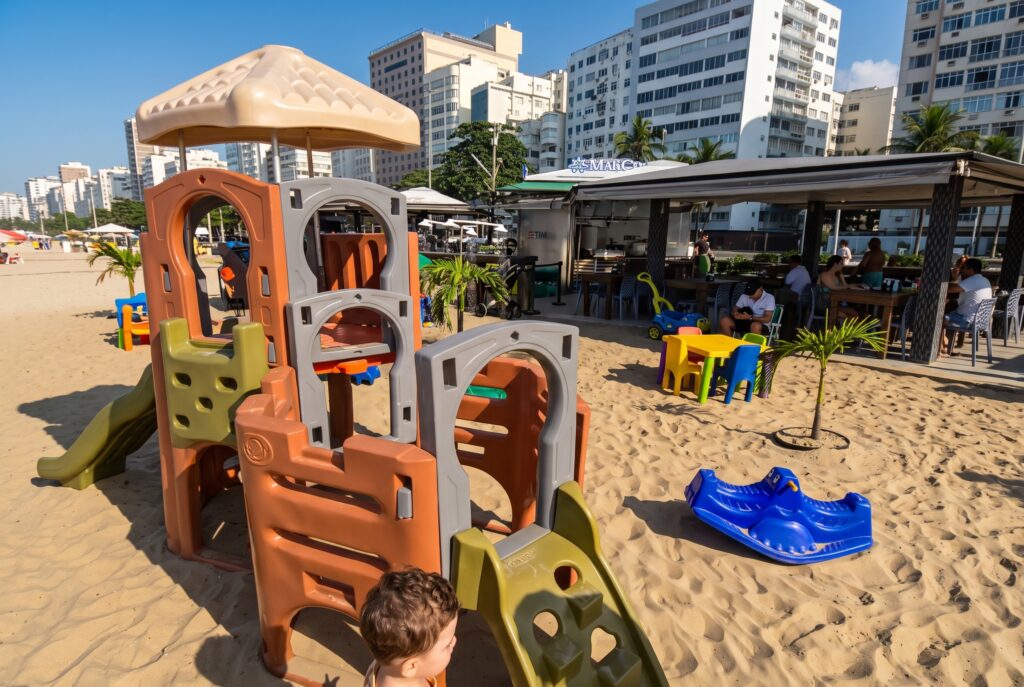 Dia das Crianças na orla: confira opções para curtir a praia em família