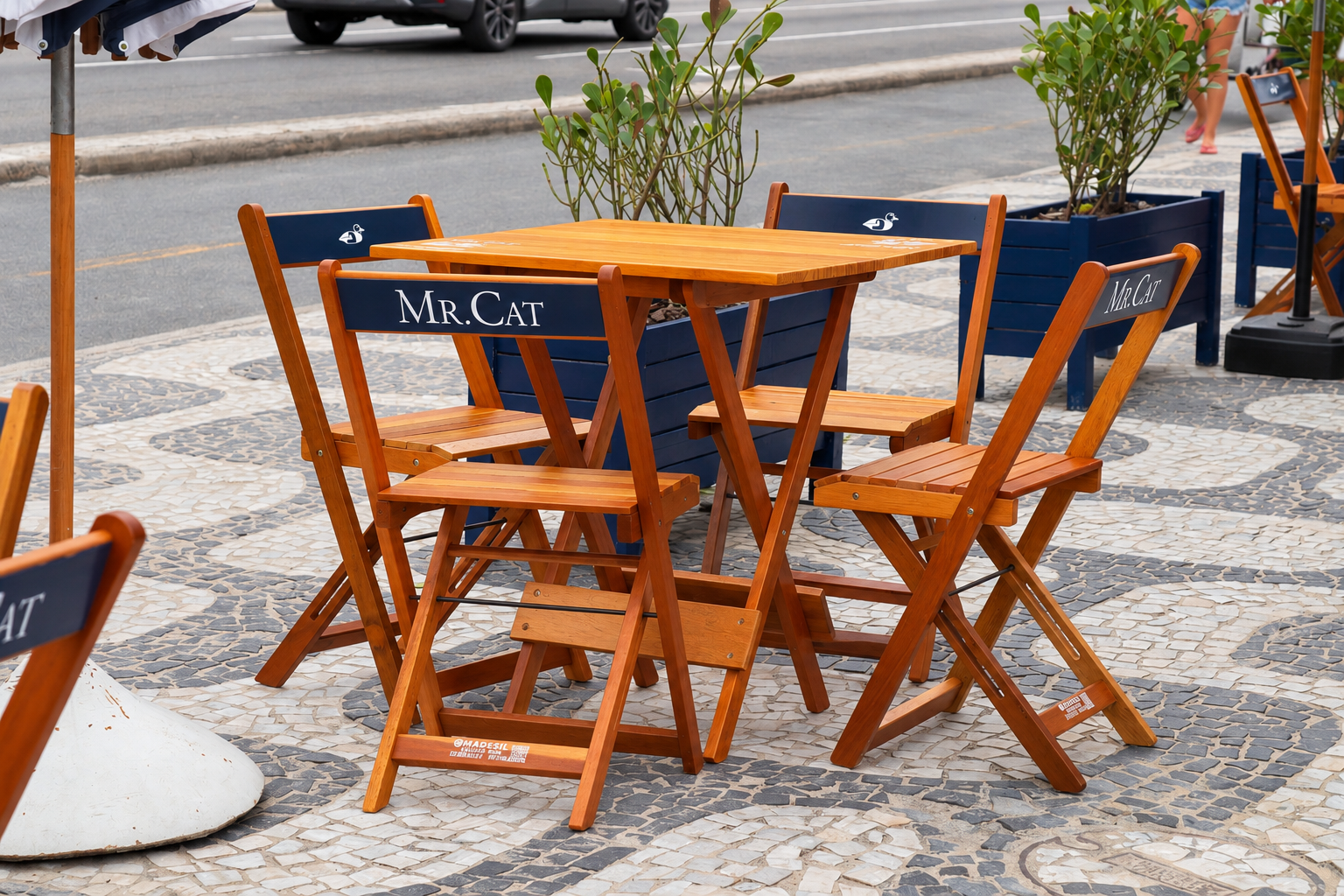 Mr. Cat celebra 45 anos com ativação especial na orla carioca 1