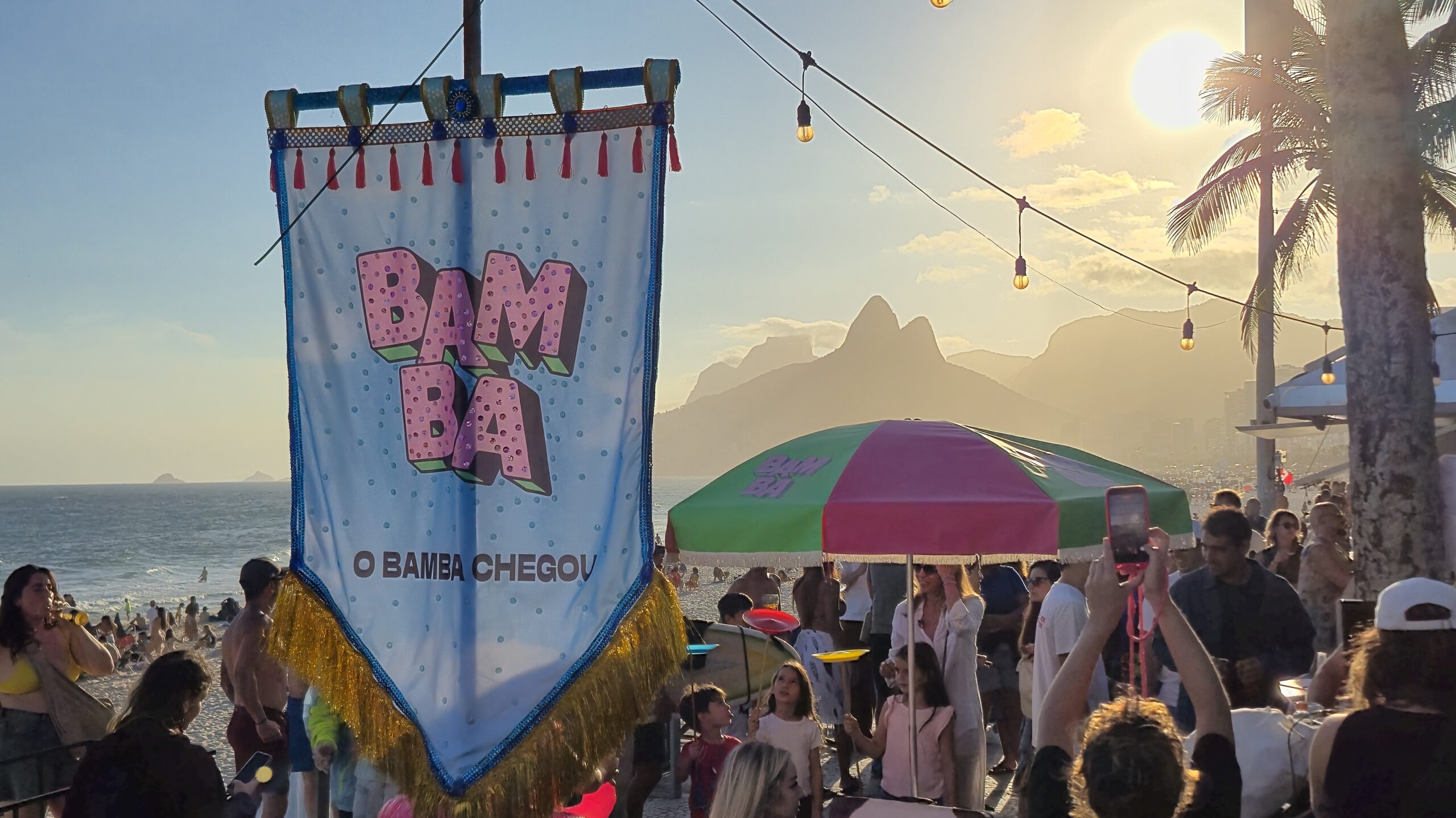 Publicidade em quiosques: como as marcas estão criando experiências na orla do Rio 1
